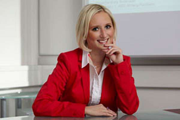 Dipl.-Kffr. (Univ.) Elke Rosenauer